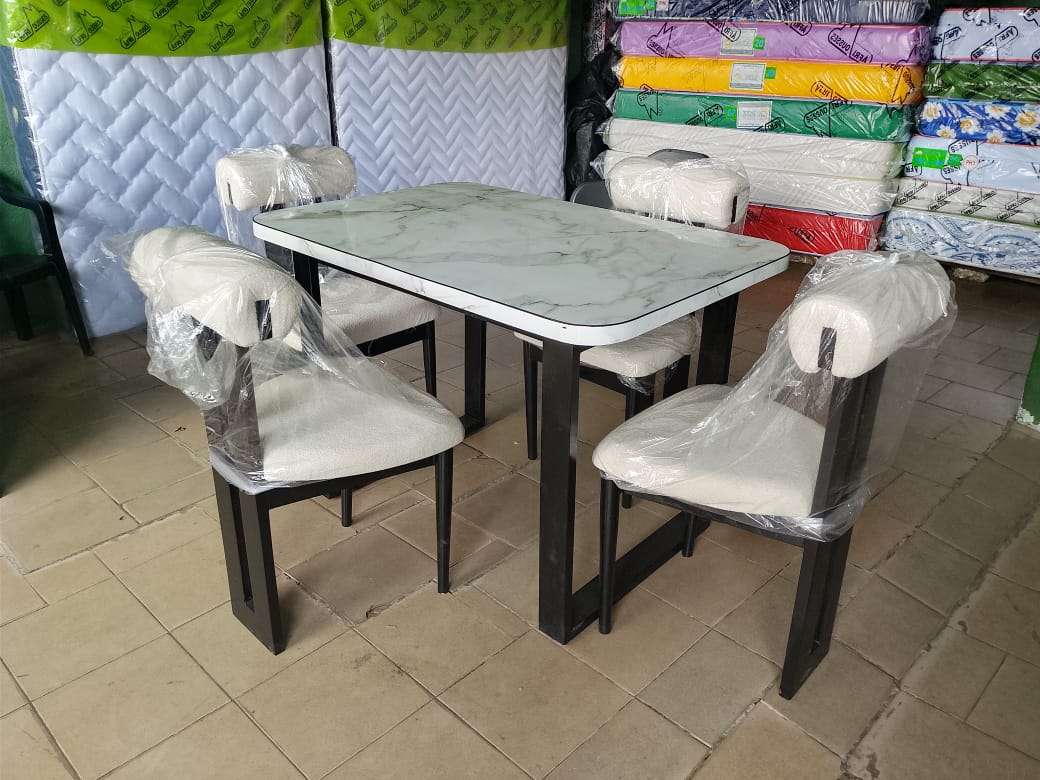 TABLAE A MANGER 4 CHAISES