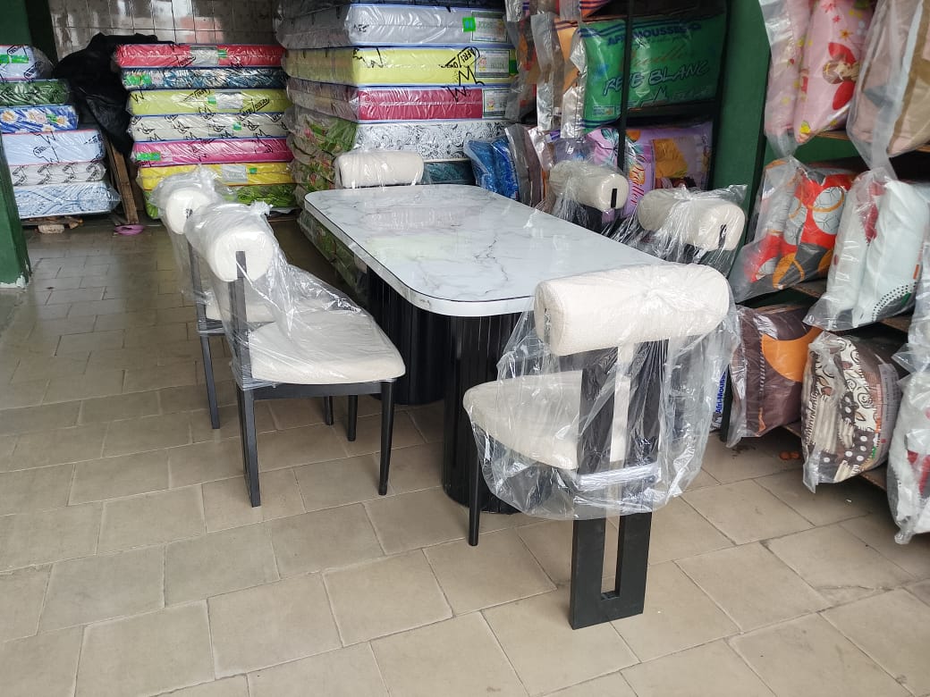 TABLE A MANGER 6 PLACES